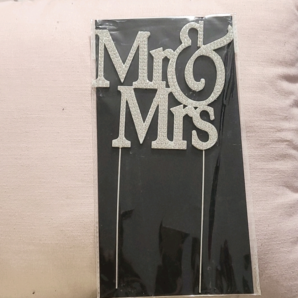 Cake topper